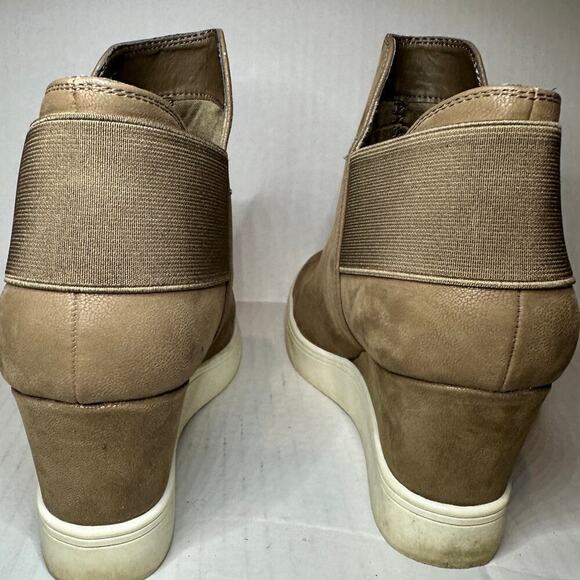 Maurices Size 9 Pull On Closed toe Wedge Ankle Booties Beige Brown Casual - Picture 5 of 12
